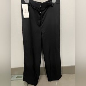 NWT Aritzia Babaton Agency Cropped Pants in Black, Size 6